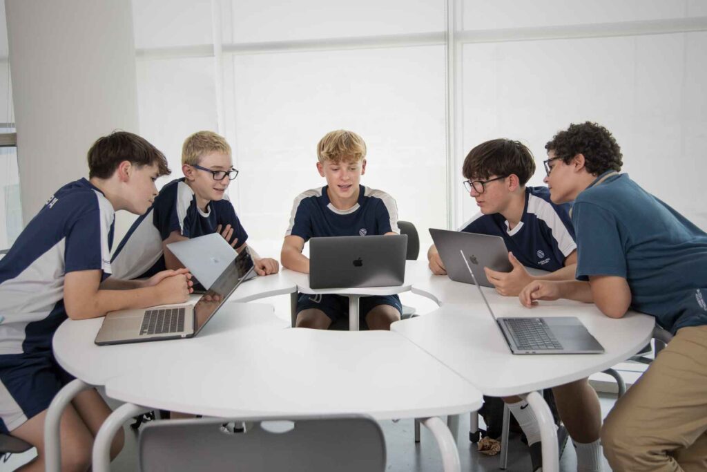 UAE Schools Launch AI Curriculum UAE Schools Launch AI Curriculum