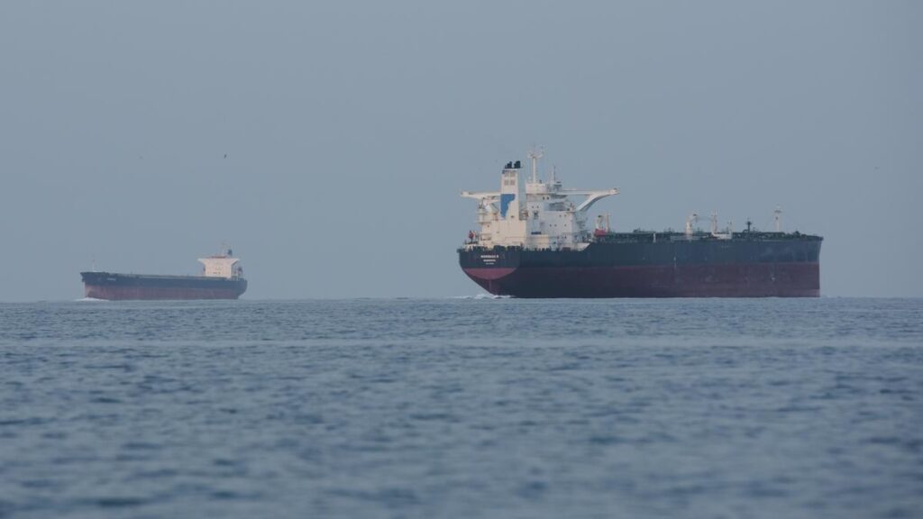 Hormuz Strait Shuts Amid US-Iran Standoff, Deal Still Far Off
